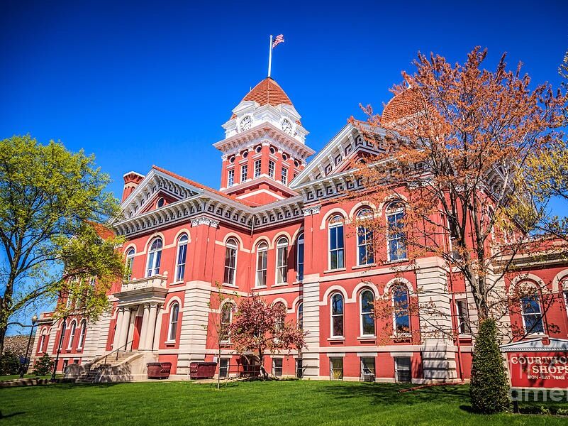 Picture of Old Lake Court House