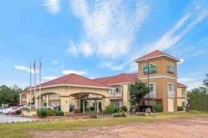 Picture of La Quinta Inn & Suites by Wyndham Conroe