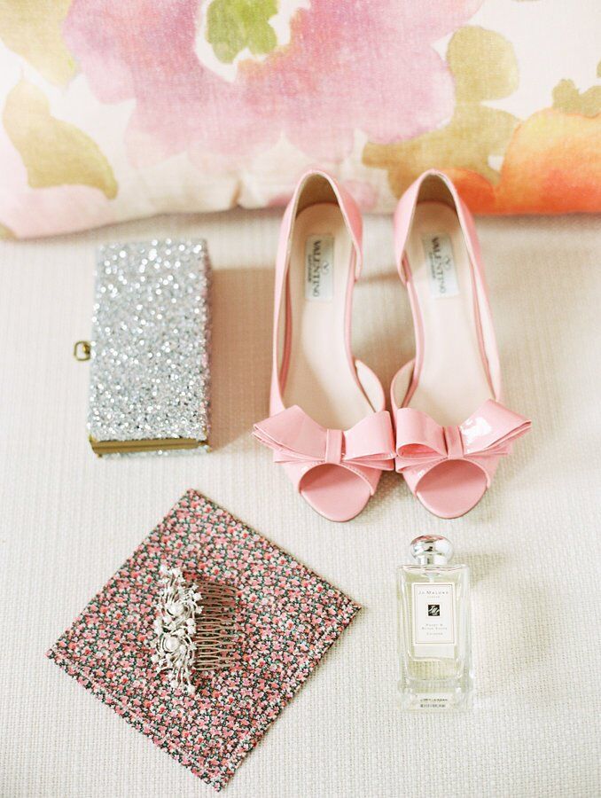 Pink peep-toe heels, a jeweled hair comb and a silver sparkly clutch added a touch of glam to Rebecca's style.
