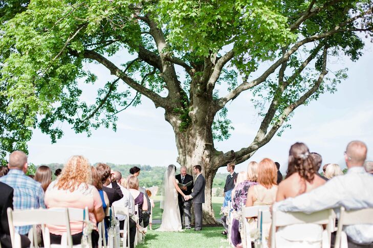 Jen and Zac joined hands in front of the large tree where they got married in front of friends at family at Ivy Hills Country Club in Newtown, Ohio. The beautiful landscaped scenery served as the perfect backdrop for the occasion.