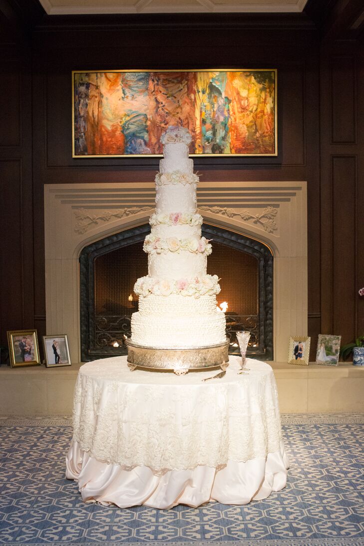 Dallas Affaires concocted a striking four-and-a-half-foot confection for Megan and Bobby’s lavish nuptials. Taking inspiration from the lace on Megan’s Vera Wang gown, the cake artists decorated the top tiers of the cake with decorative piping details and lush, romantic florals.