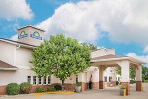 Picture of Days Inn by Wyndham Ottumwa