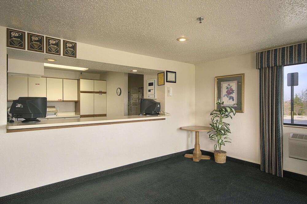 Picture of Travelodge by Wyndham Hudsonville
