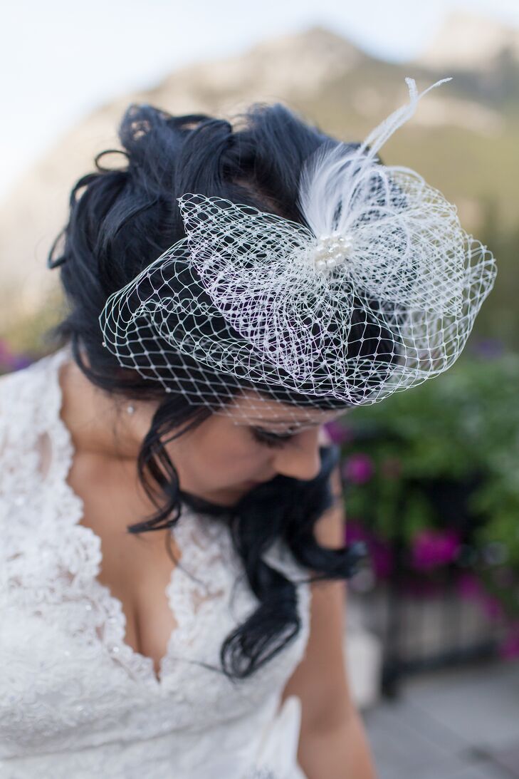Nicole wore a white birdcage fascinator decorated with white feathers, which perfectly match her vintage lace halter wedding dress.