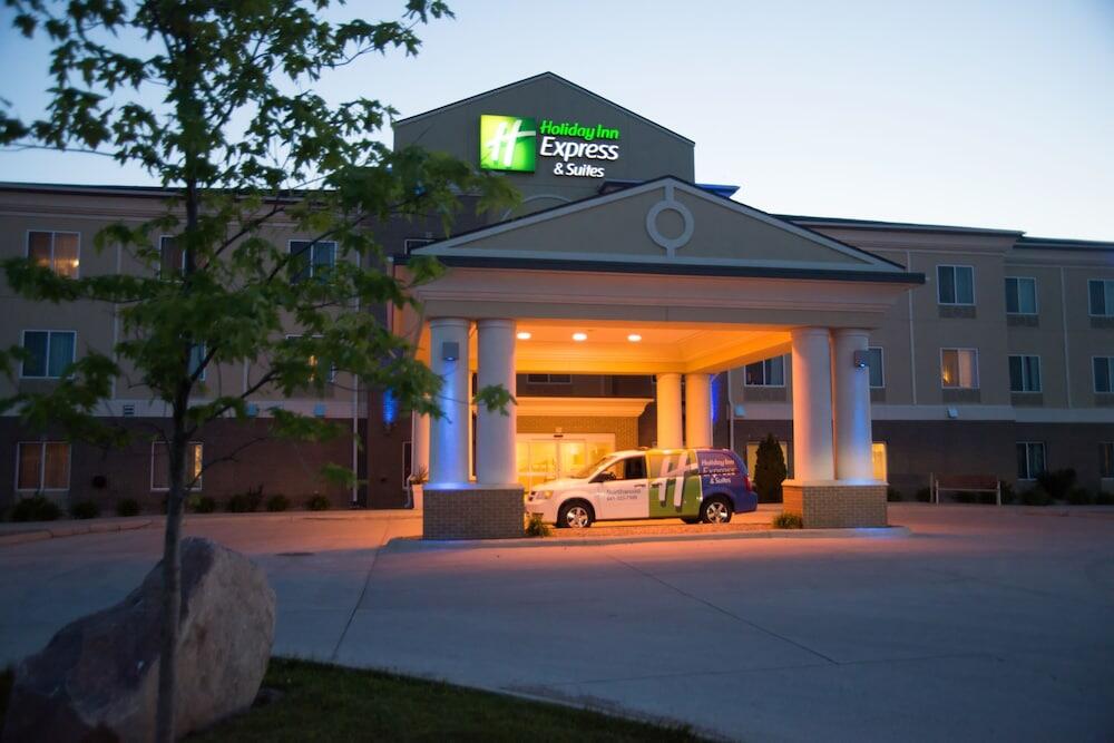 Picture of Holiday Inn Express Hotel & Suites Northwood by IHG
