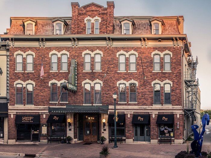 Picture of The Black Hawk Hotel