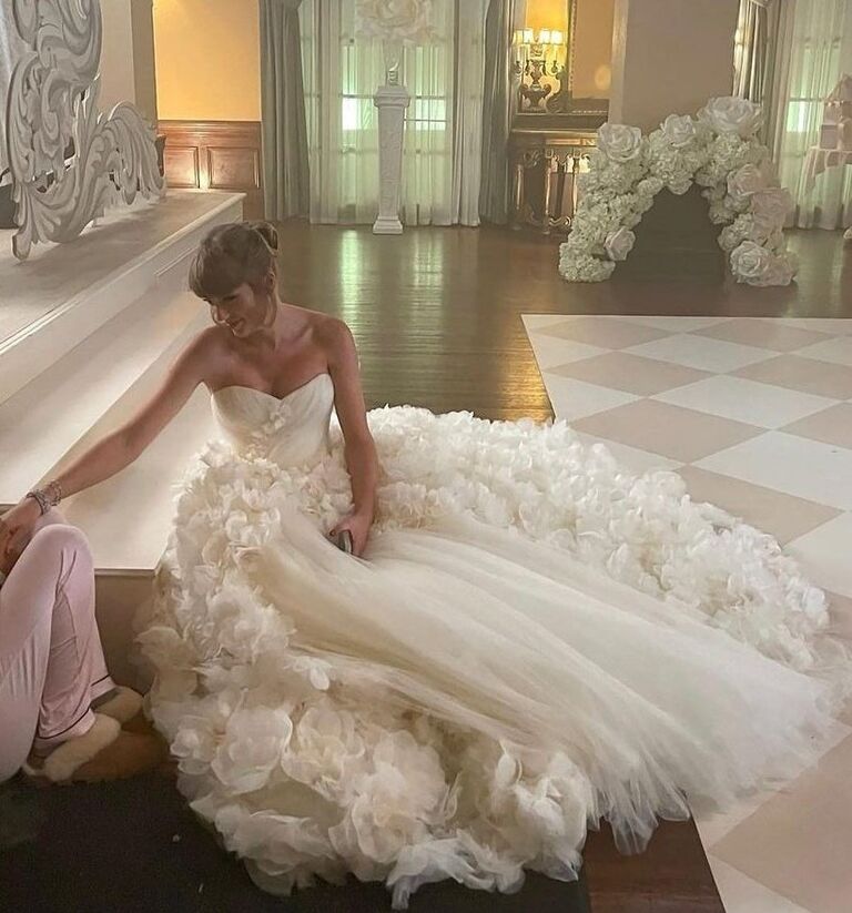 Taylor Swift's wedding dress from "I Bet You Think About Me" music video