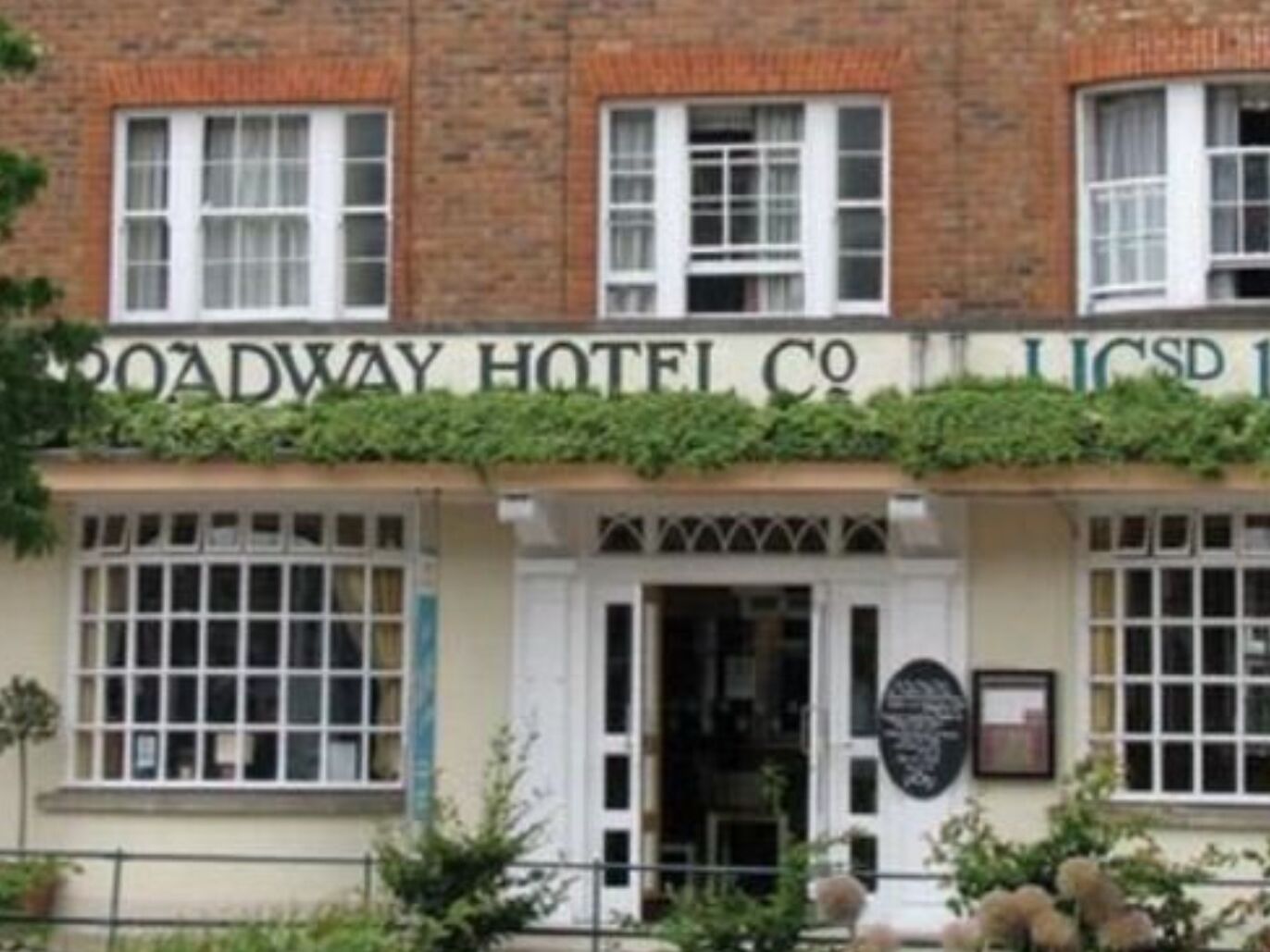 Picture of The Broadway Hotel & Carvery