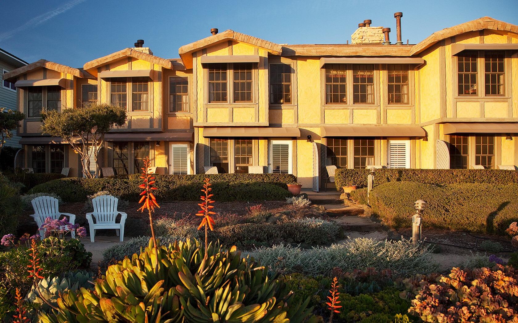 Picture of Cottage Inn By the Sea