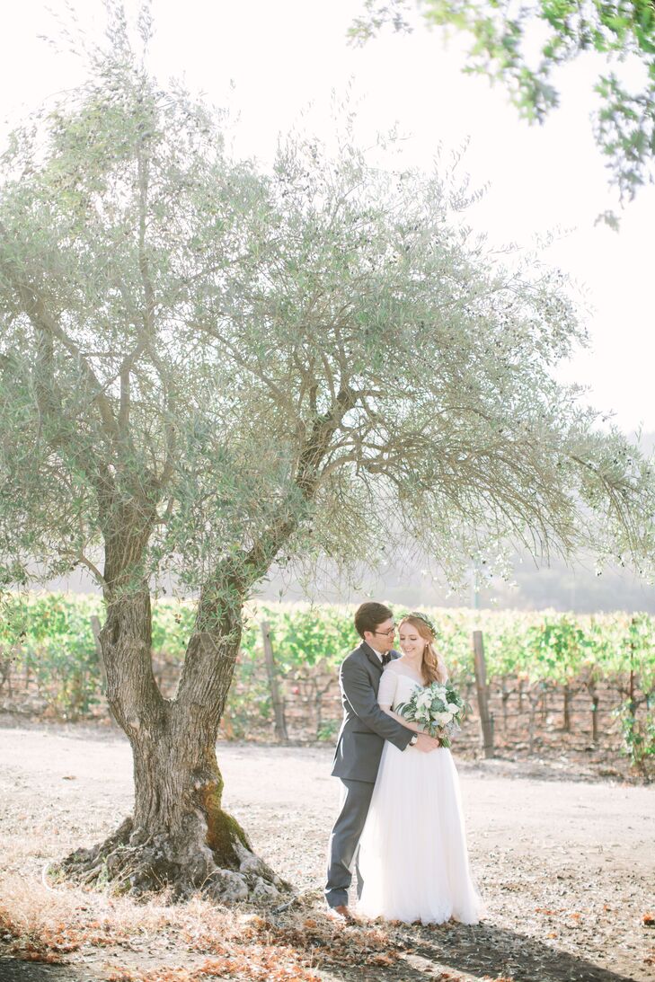 While looking online for wedding dresses, Sloane came across Jenny Packham's collection and instantly identified with her off-the-shoulder pieces. "I knew I wanted something that would fit with the woodsy, rustic motif, while sill looking glamorous," she says.