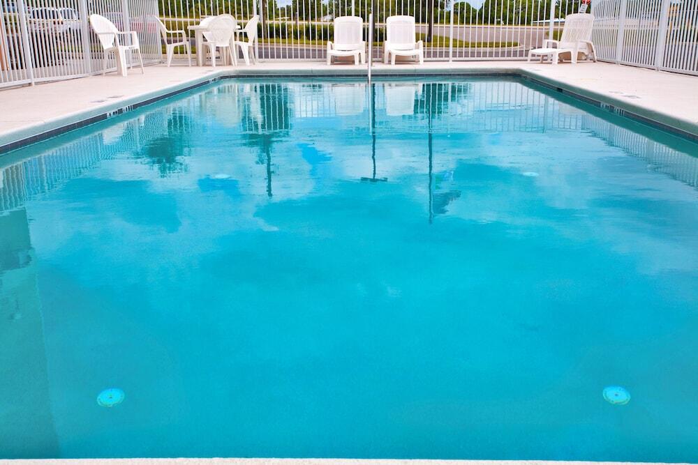 Picture of Holiday Inn Express Hotel & Suites Brooksville West by IHG