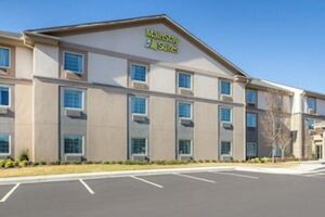 Picture of MainStay Suites Cartersville Emerson Lake Point
