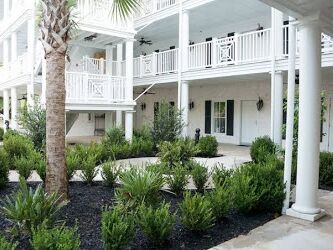 Picture of Carriage House Inn 