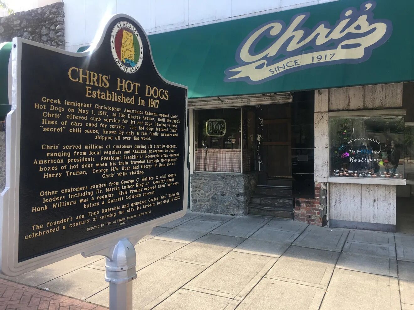 Picture of Chris' Famous Hotdogs