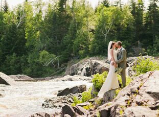 Julianne Griffin (29 and a public relations professional) and Chris Griffin (31 and a conservation and forestry professional) wanted a simple, persona