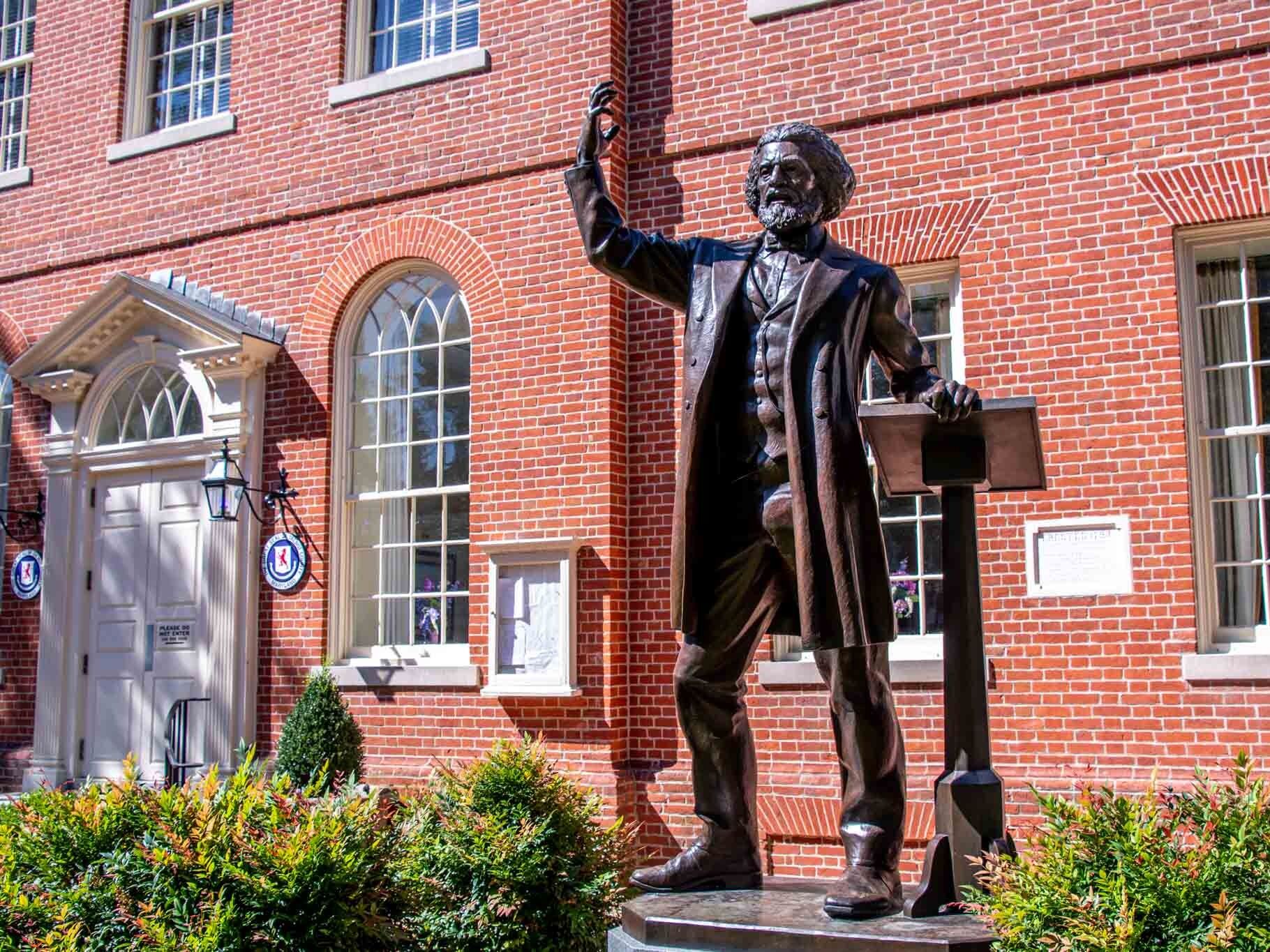 Picture of Talbot County Courthouse Lawn
