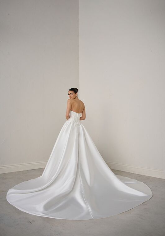 Justin Alexander Signature Solara Ball Gown Wedding Dress - 6