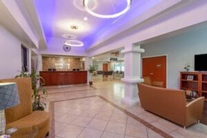 Picture of Days Inn & Suites by Wyndham Lakeland