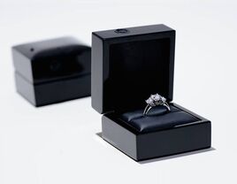 This ring box records the proposal as it is happening
