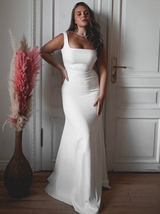 Petite wedding dress with square neckline by Olivia Bottega. 