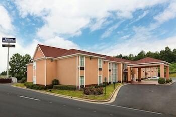 Picture of Dawson Village Inn