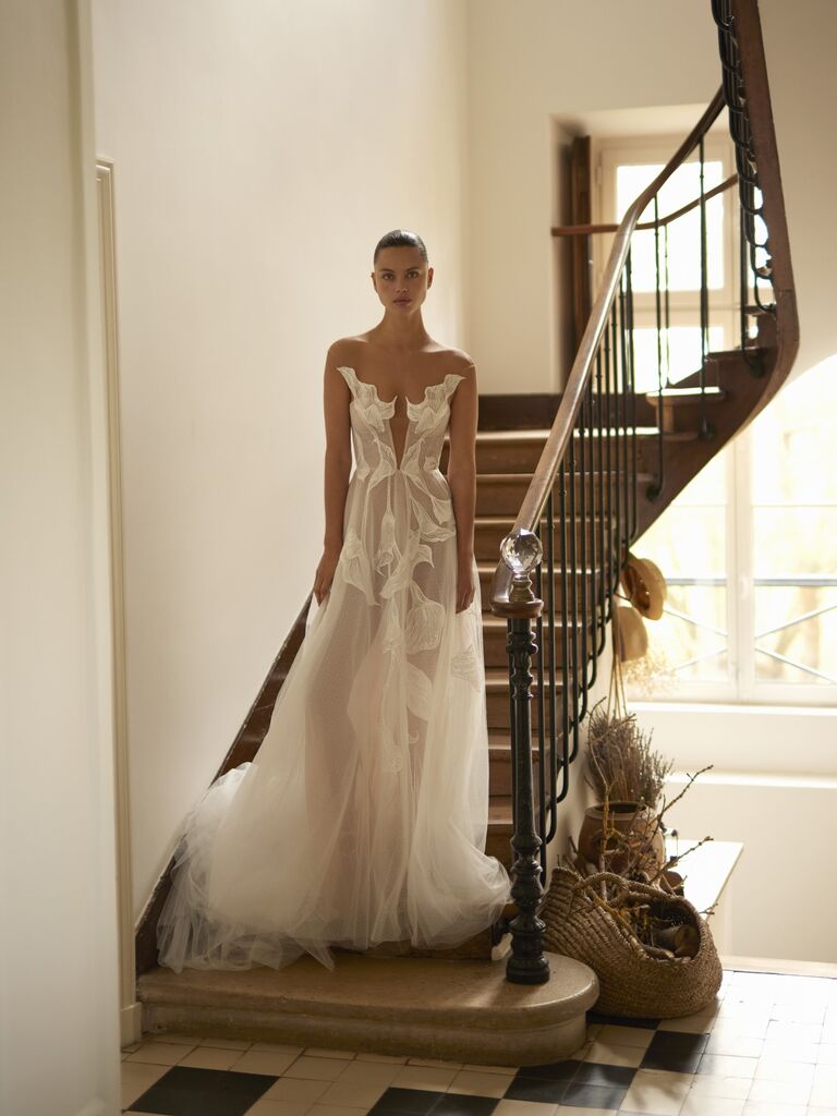 Dana Harel white wedding dress, embroidered dress trend 2024. 