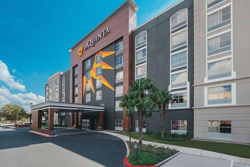 Picture of La Quinta Inn & Suites by Wyndham San Antonio Downtown