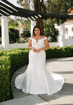 Essense of Australia D3582 plus Fit-and-Flare Wedding Dress