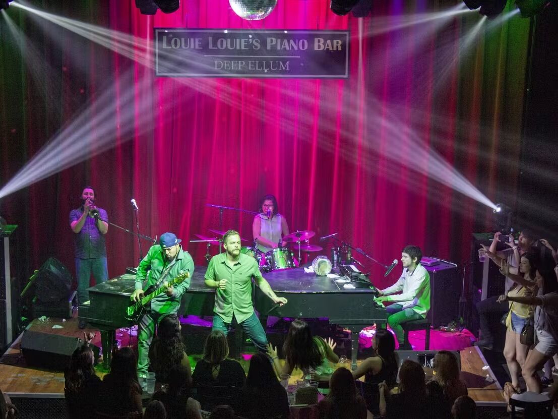 Picture of Louie Louie's Dueling Piano Bar
