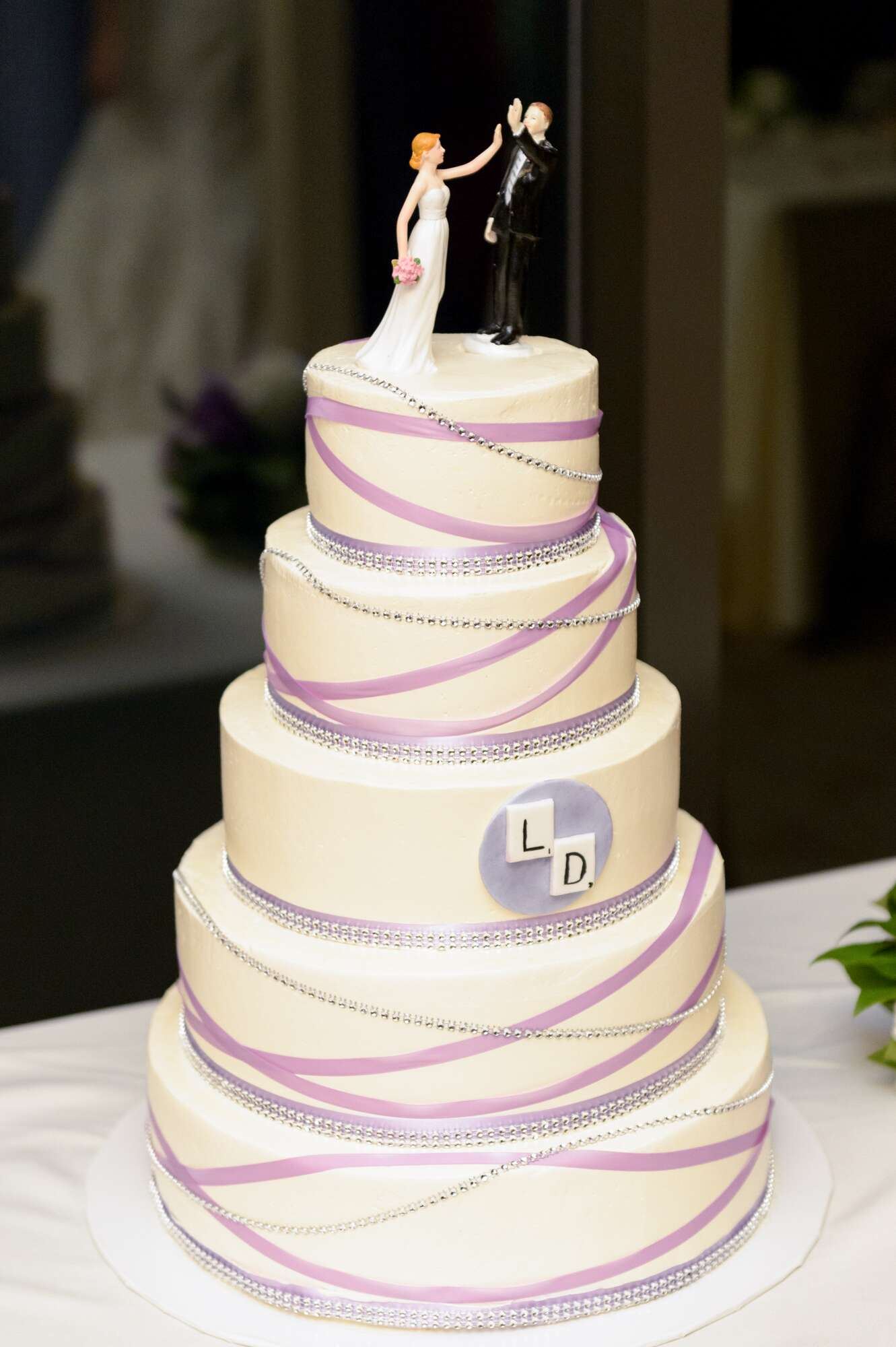 Wedding cake with purple ribbon | Beachweddingtips.com