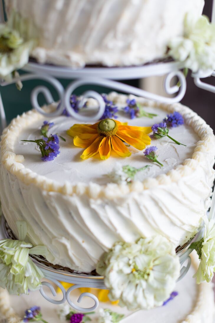 The single-tier cake was decorated with fresh wildflowers.