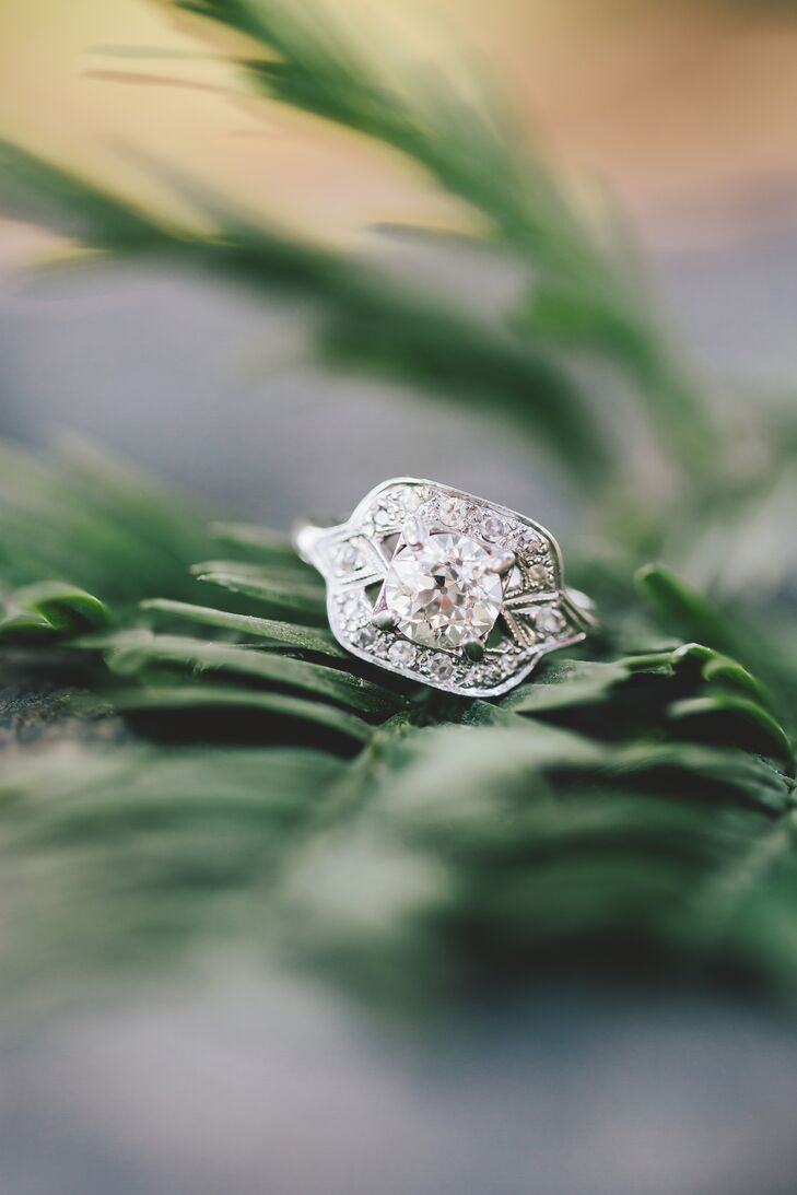 “My ring was my grandmother's who gave it to my mother. She gave it to my husband as a complete surprise to me,” says Anna. rn