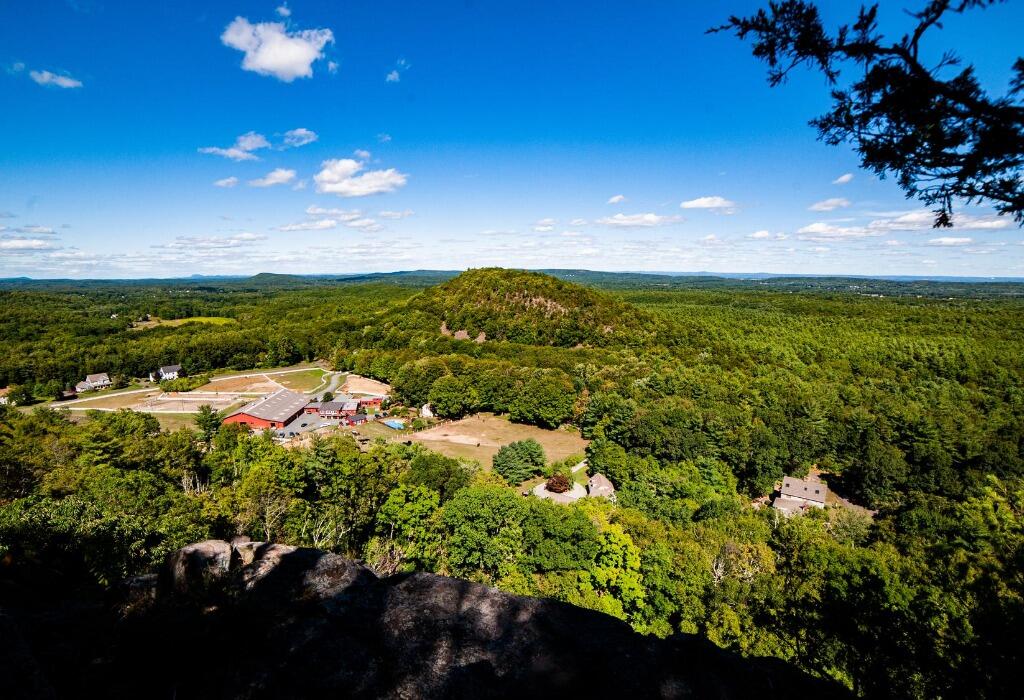 Picture of Barndoor Hills Preserve    aka "The Cliff"