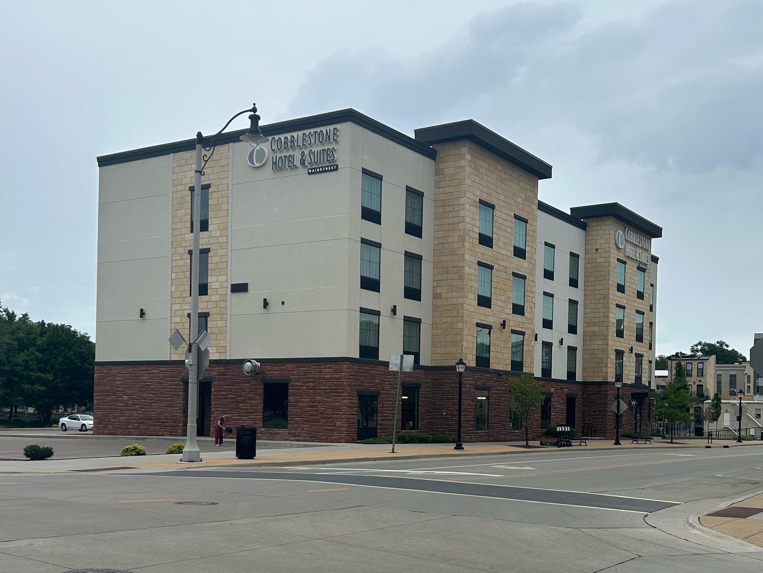 Picture of Cobblestone Hotel & Suites