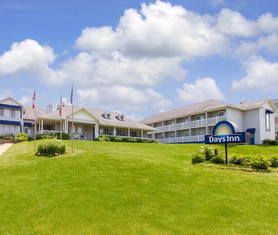 Picture of Days Inn by Wyndham -Petoskey 