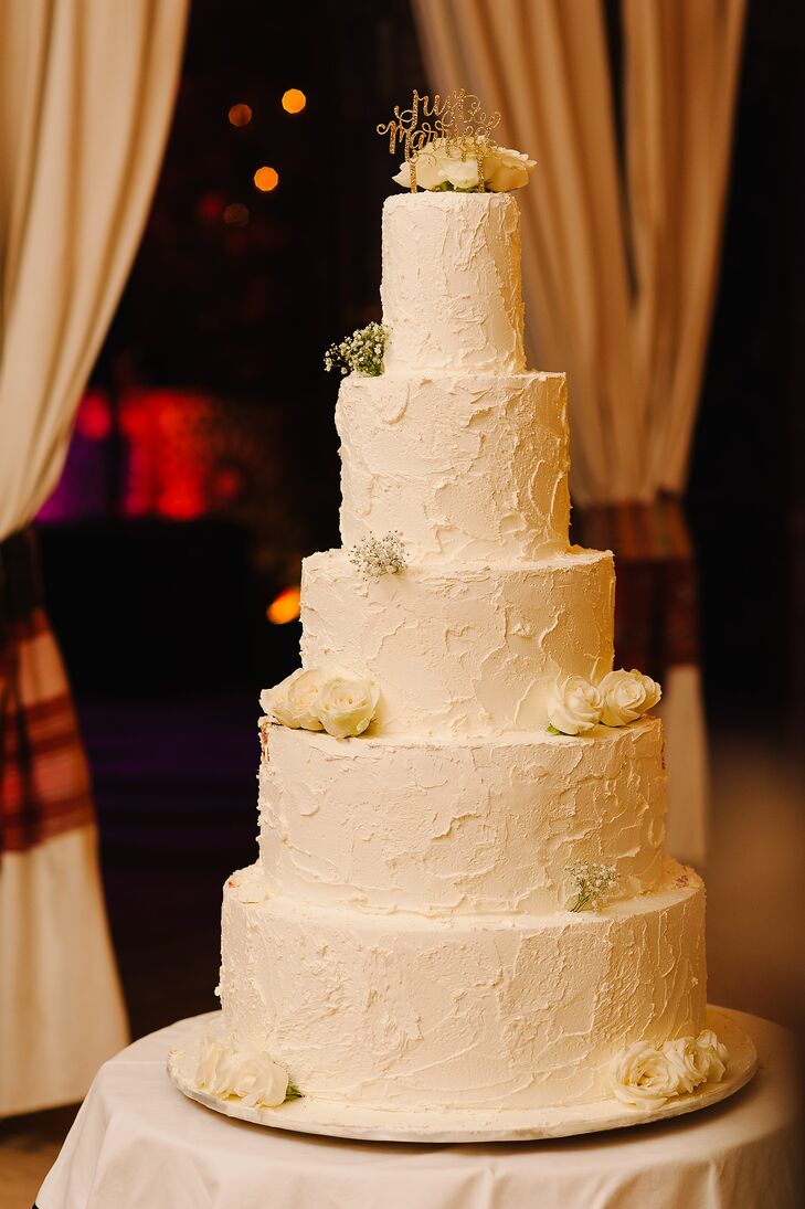 While Lauren and Jacques cut their five-tier, vanilla and praline cake, guests held hundreds of sparklers for an epic cake cutting moment.