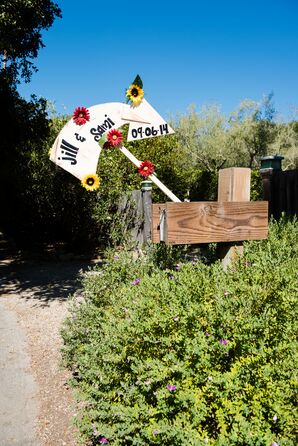 DIY Wood Wedding Sign with Flowers