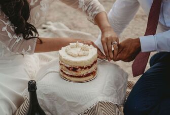 Wedding cake cutting set