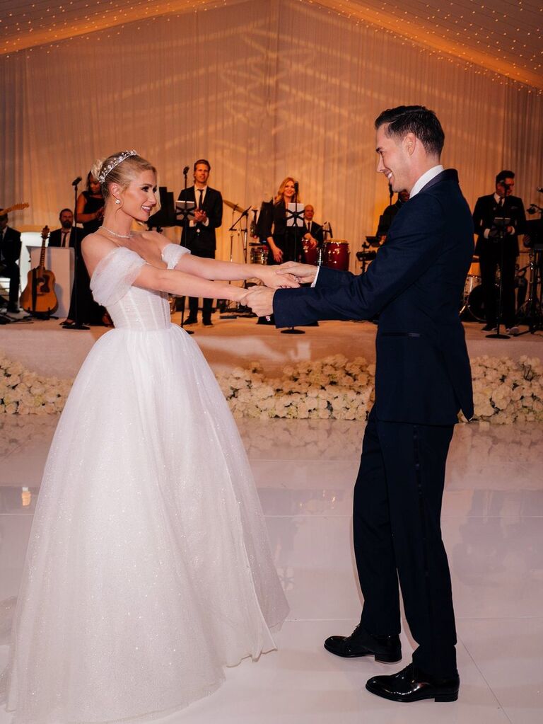 Paris Hilton and Carter Reum's first dance