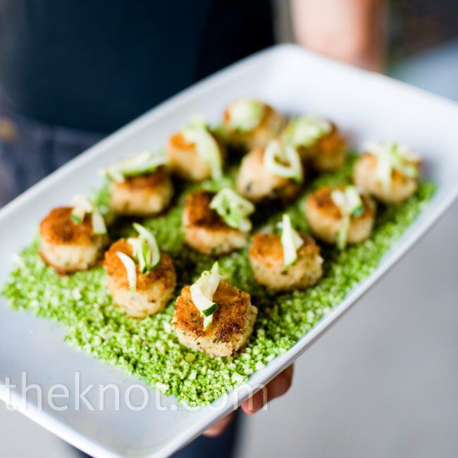 As a nod to Julie’s childhood spent in Maryland, the couple served mini crab cake appetizers.