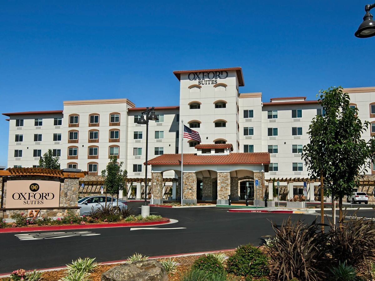 Picture of Oxford Suites Sonoma County - Rohnert Park