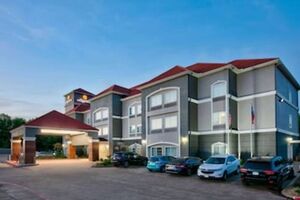 Picture of La Quinta Inn & Suites by Wyndham Palestine