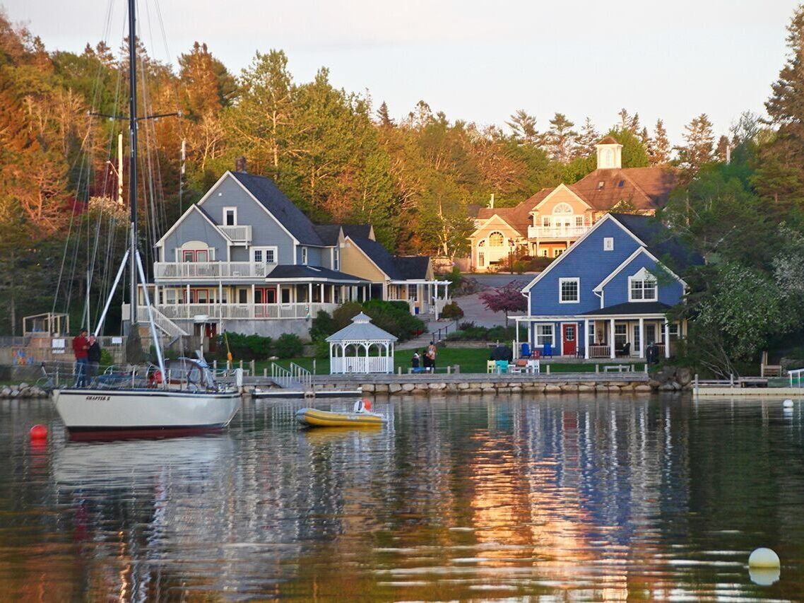 Picture of Rosewood On The Cove