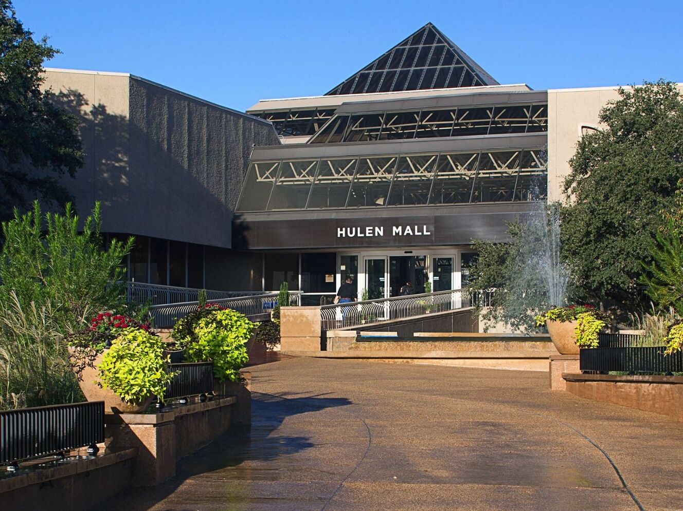 Picture of Hulen Mall