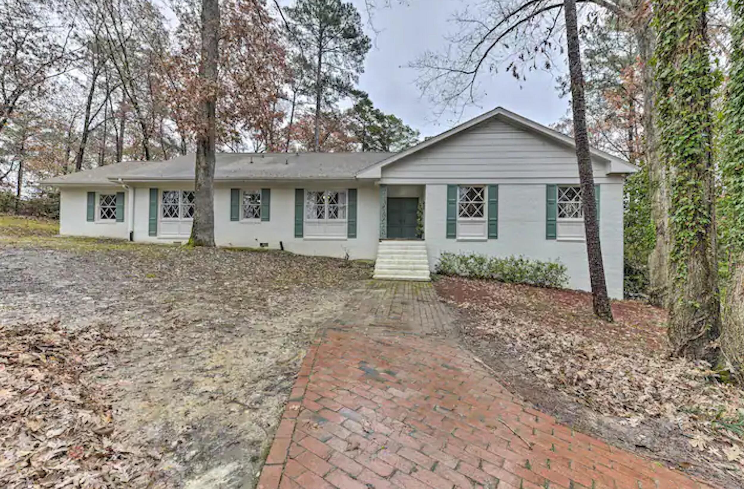 Picture of Airbnb: Gentry Manor