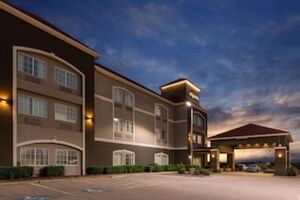 Picture of La Quinta Inn & Suites by Wyndham Bridgeport