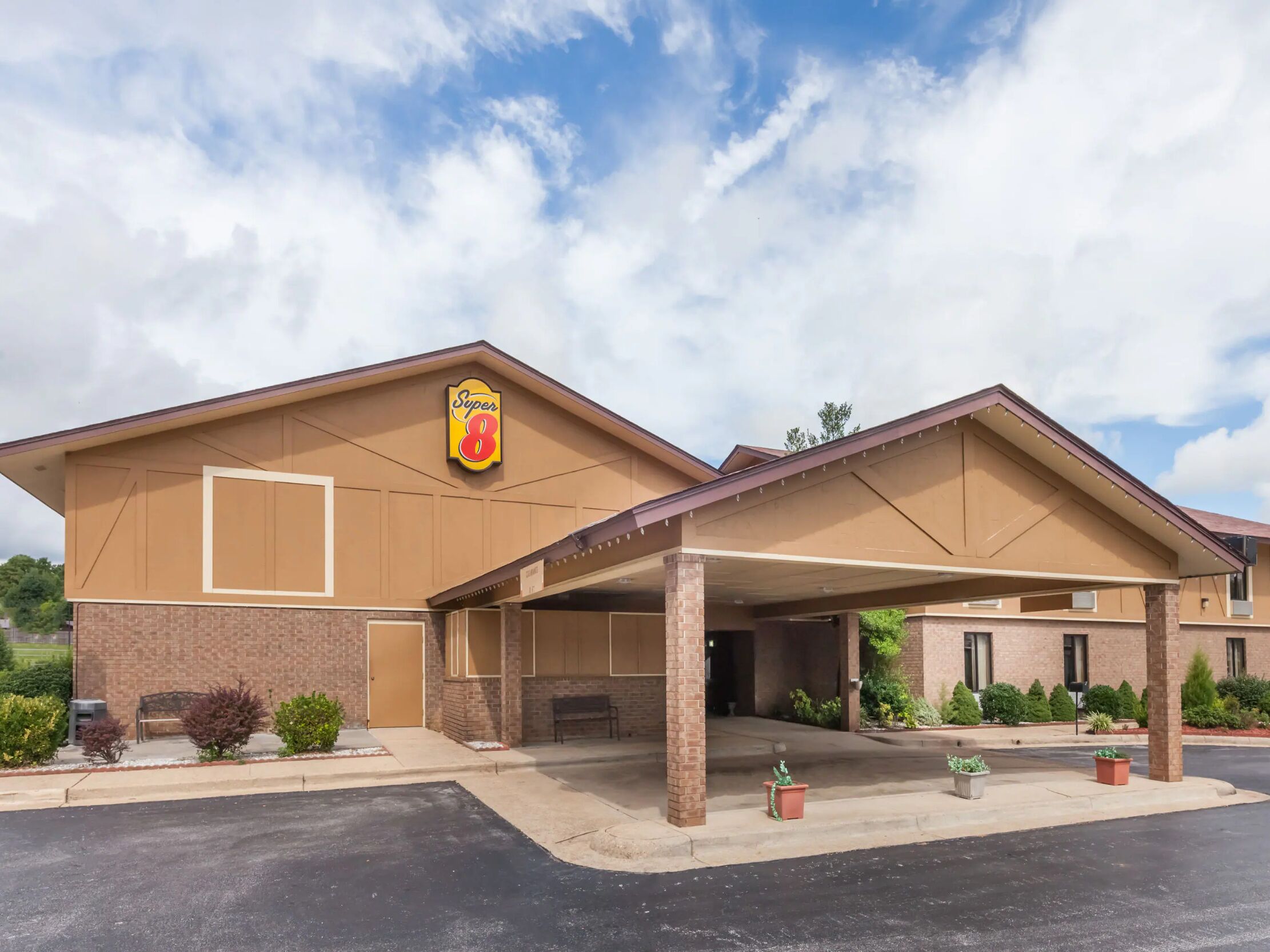 Picture of Super 8 by Wyndham Harrison AR