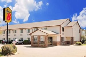 Picture of Super 8 by Wyndham Dyersville near Field of Dreams