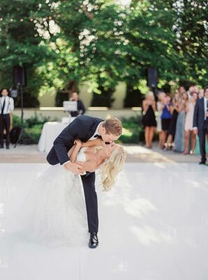 Bride and Groom Outdoor First Dance