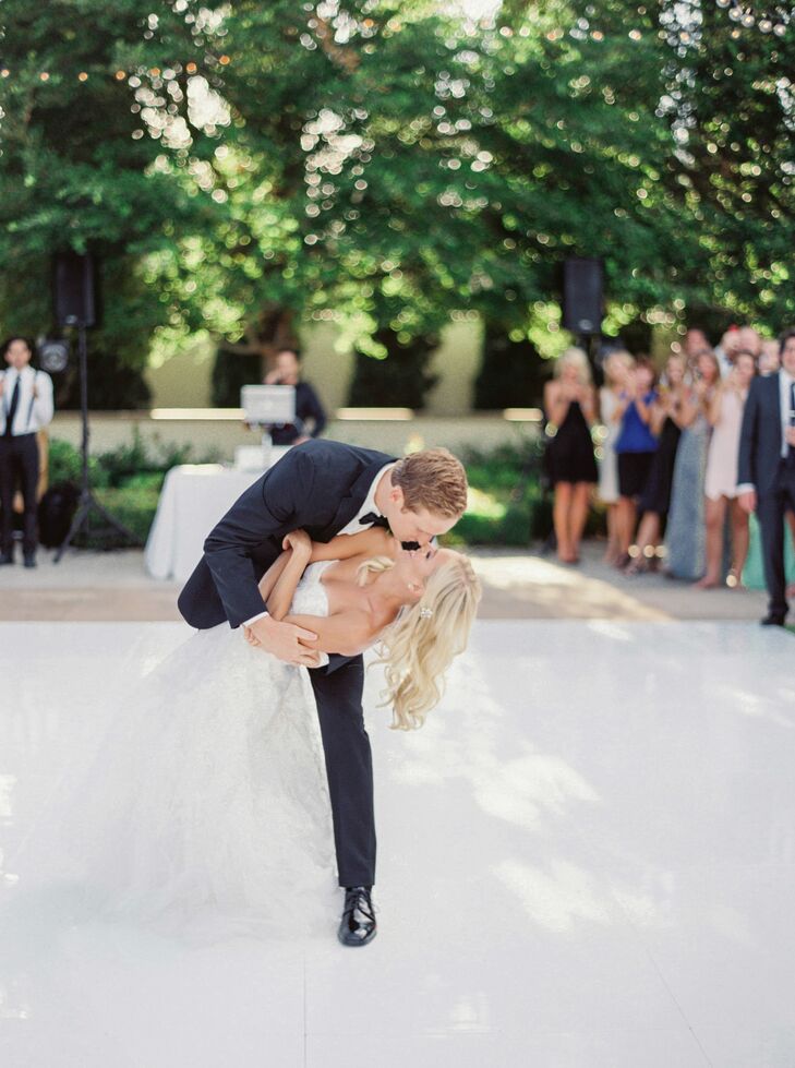 Bride and Groom Outdoor First Dance